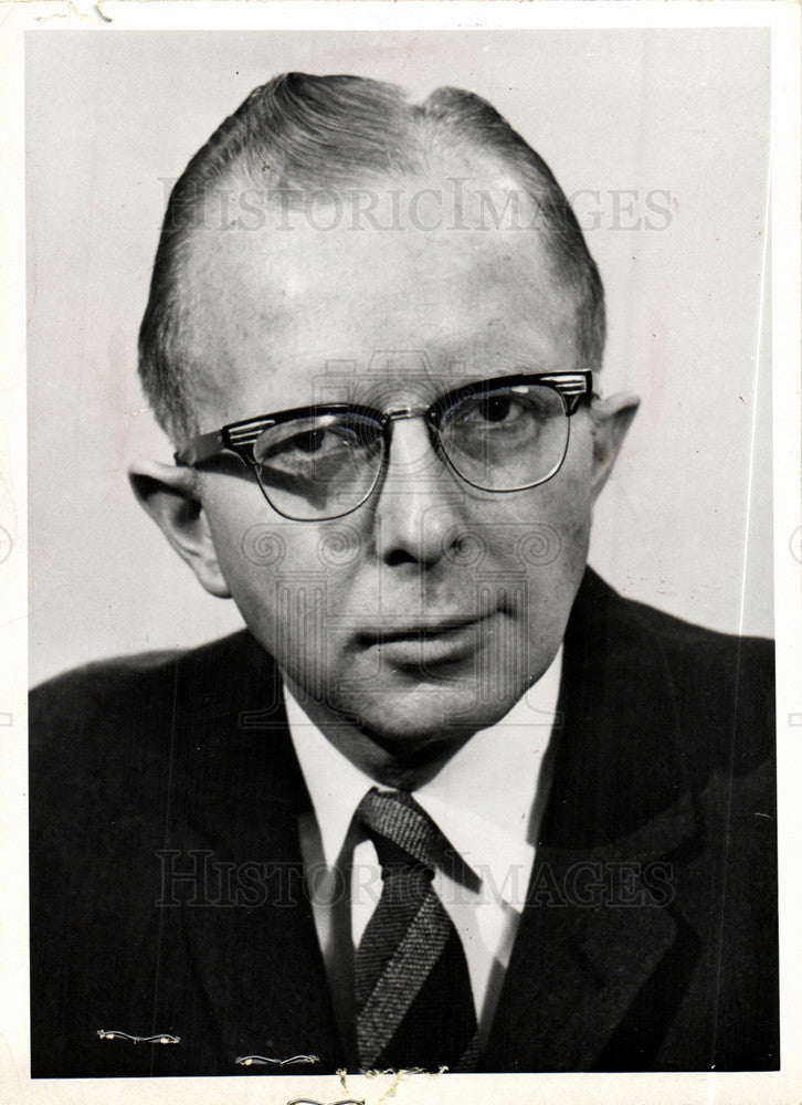 1967 Press Photo Economist Paul McCracken - Historic Images