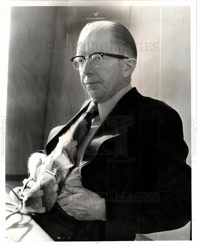 1976 Press Photo Paul McCracken, American Economist - Historic Images