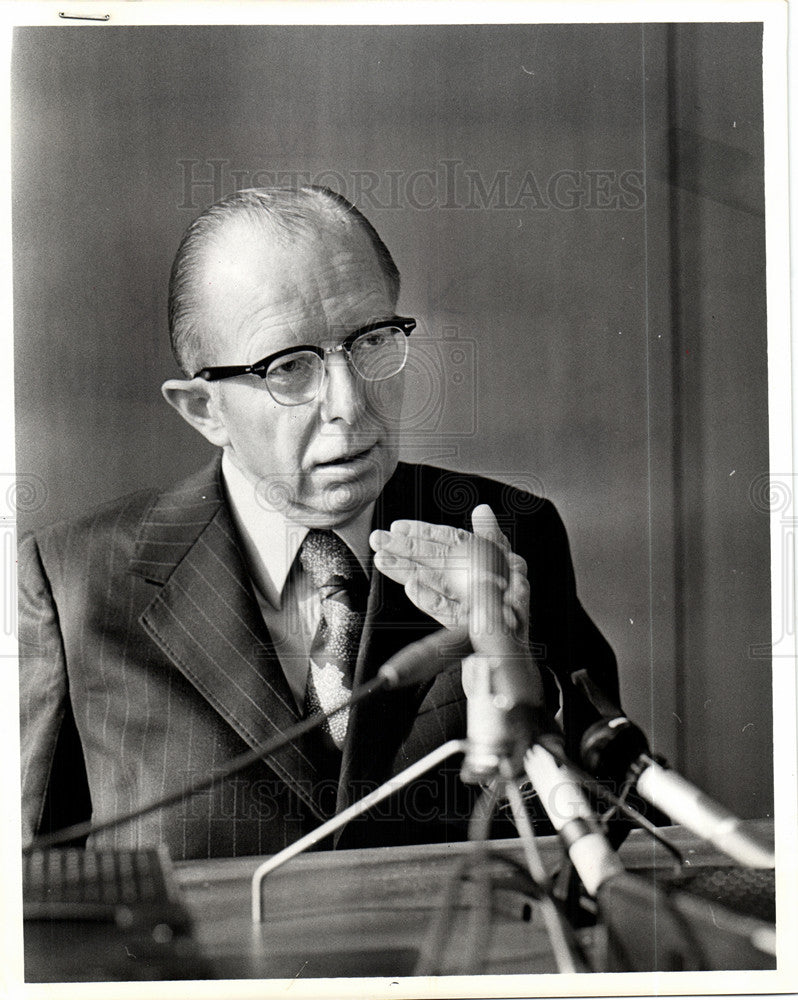 1976 Press Photo Paul McCracken economist - Historic Images