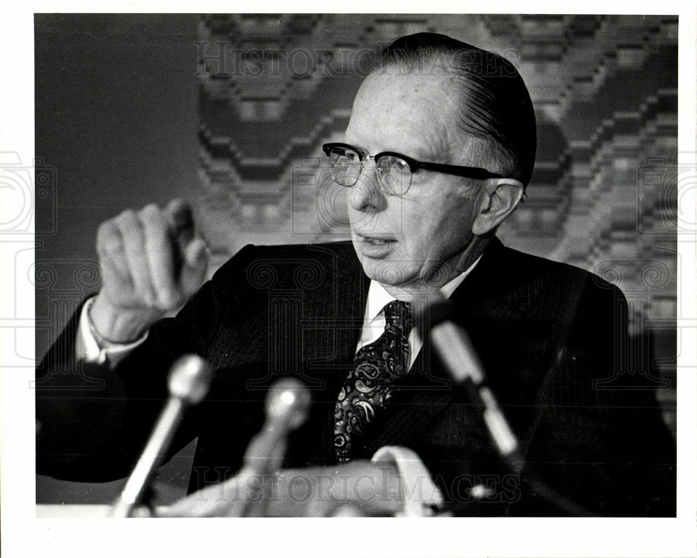 1986 Press Photo Paul W.McCracken American economist - Historic Images