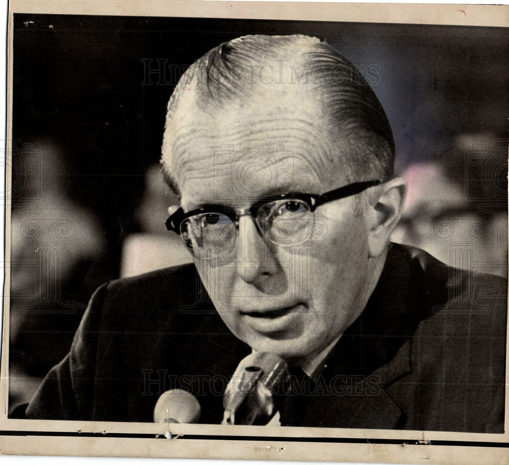 1974 Press Photo Paul W. McCracken Economist - Historic Images