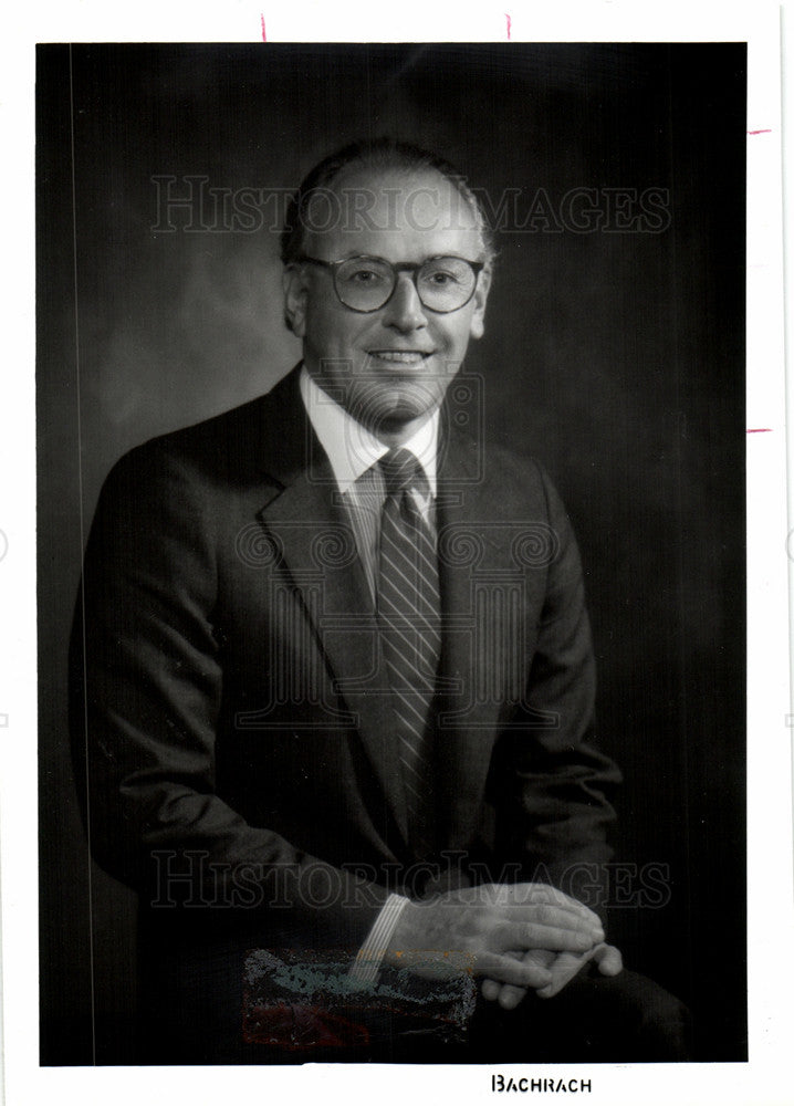 1990 Press Photo Douglas McCorkindale Gannett newspaper - Historic Images