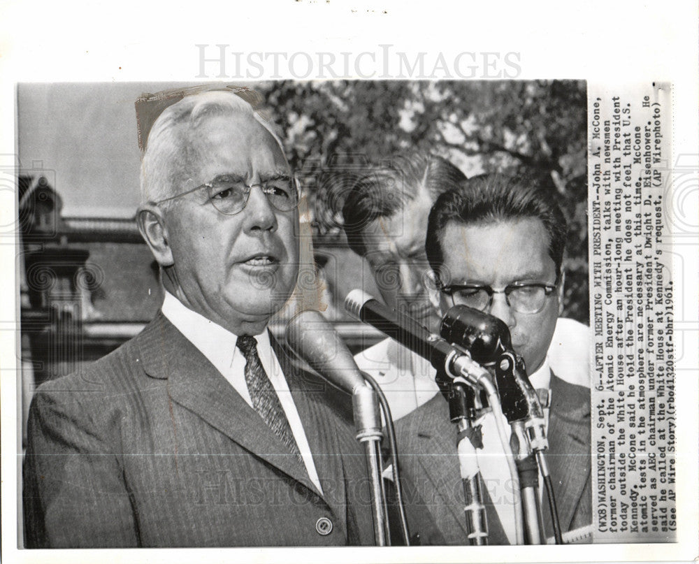 1961 Press Photo McCone, talks with newsmen - Historic Images