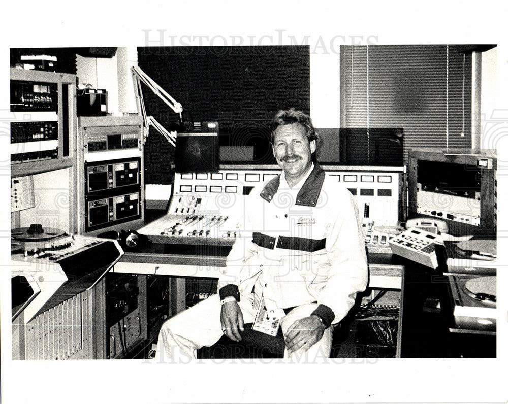 1987 Press Photo Chris McClure Soprts Director WCXI - Historic Images