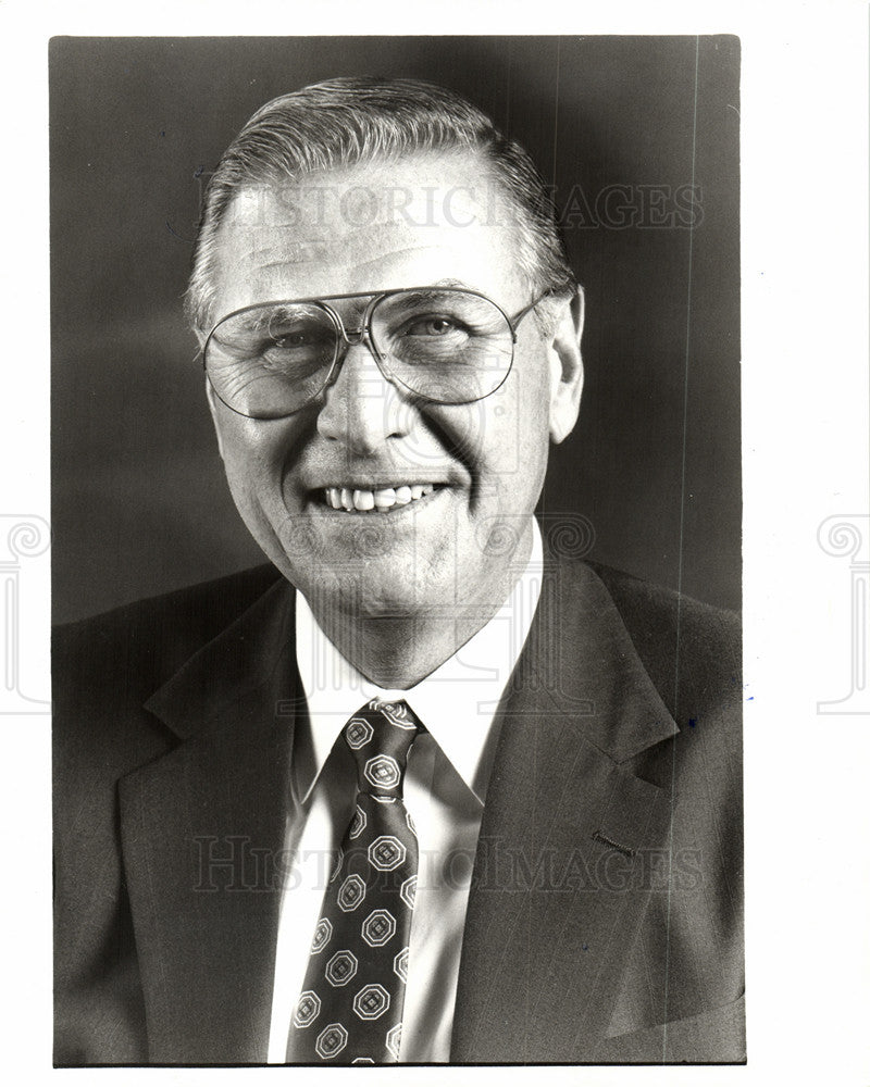 1988 Press Photo Richard Mcclennen President - Historic Images