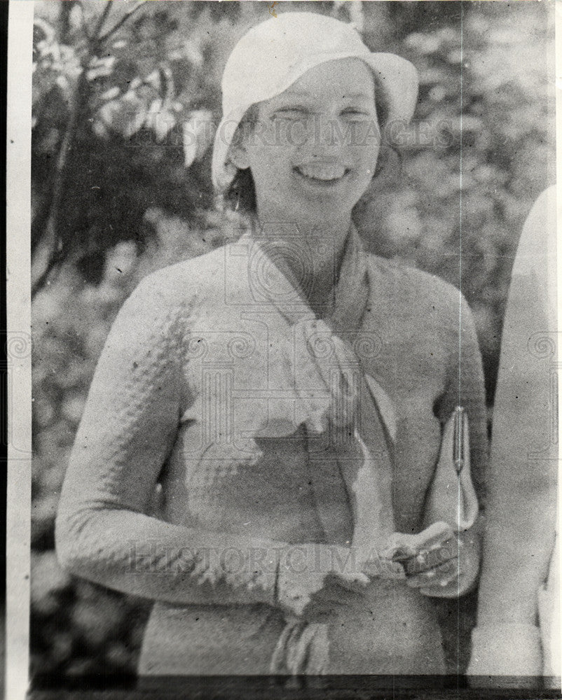 1933 Press Photo Gwenlaurie MacDonald Balf sister - Historic Images