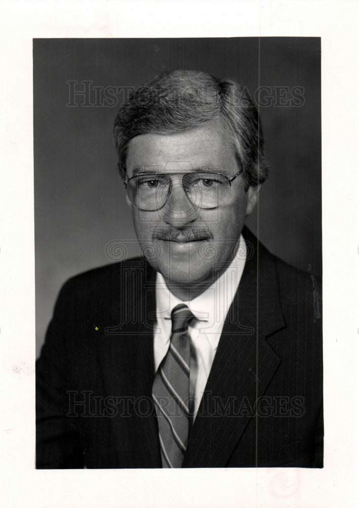 1989 Press Photo Donald MacDonald General Motors - Historic Images