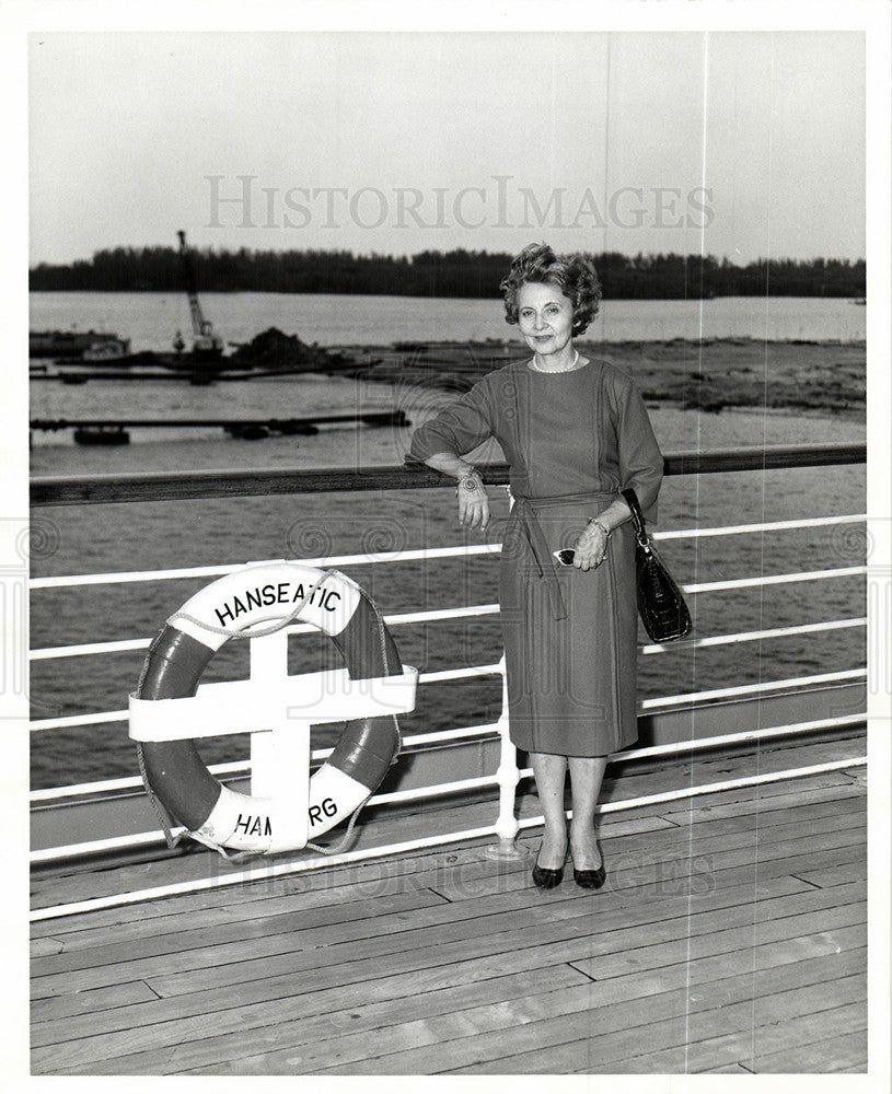 1962 Press Photo SS Hanseatic Mrs. E.F. Mac Donald - Historic Images