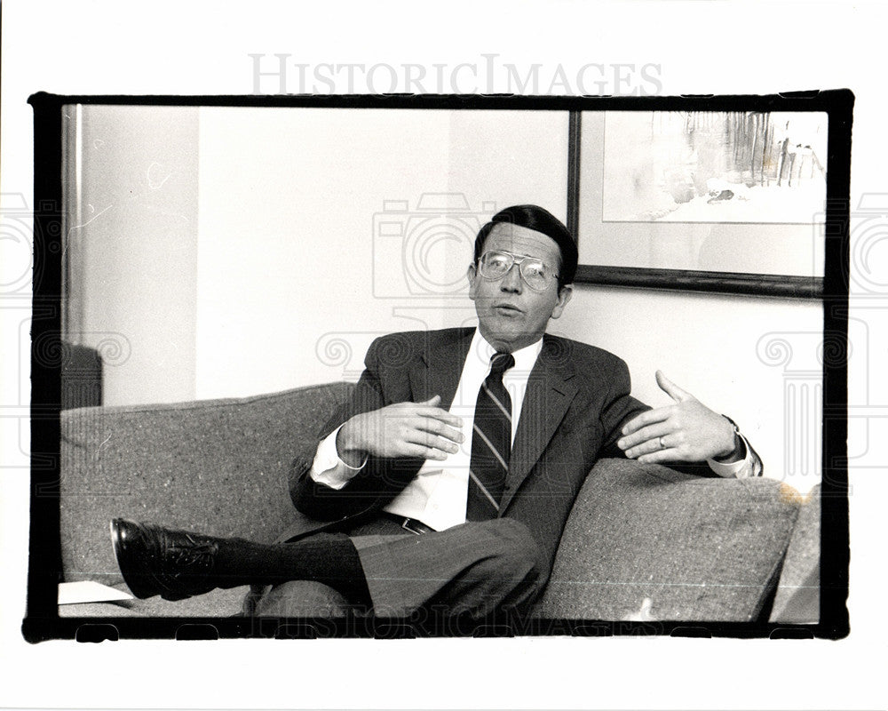 1988 Press Photo Gerald V. Macdonald President - Historic Images