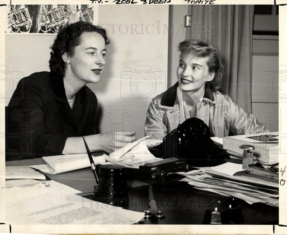 1954 Press Photo joan macdonald casting - Historic Images