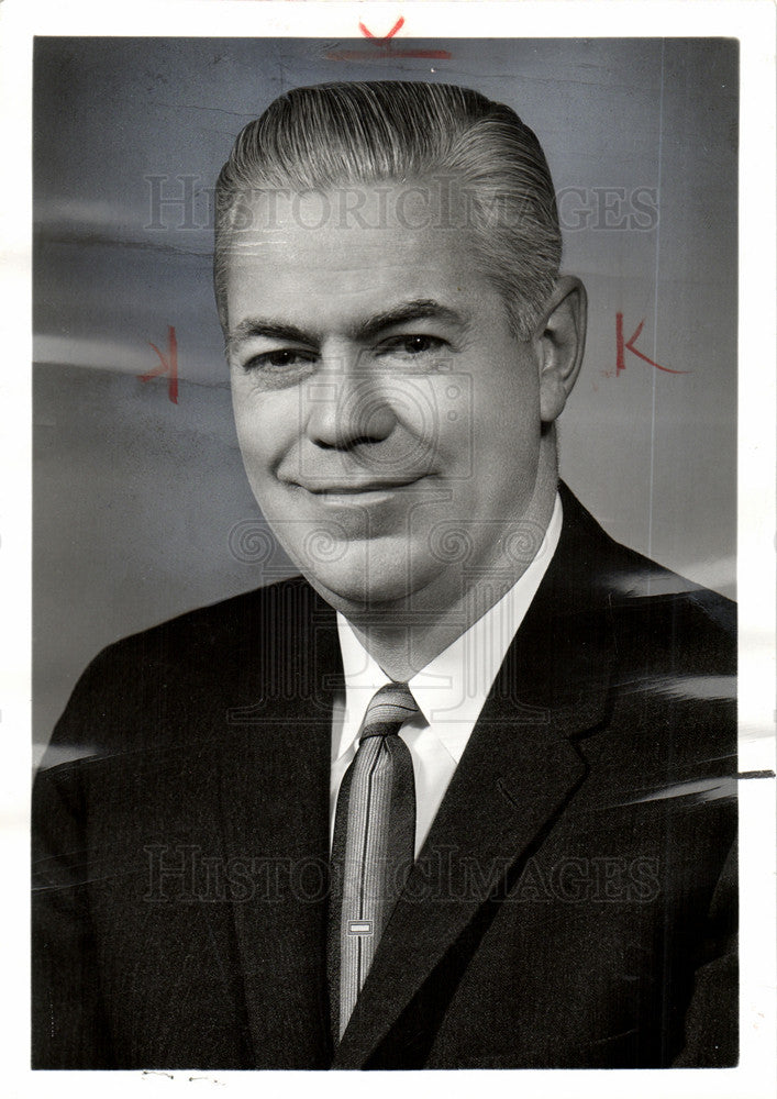 1964 Press Photo Robert W. MacDonald,entrepreneur - Historic Images