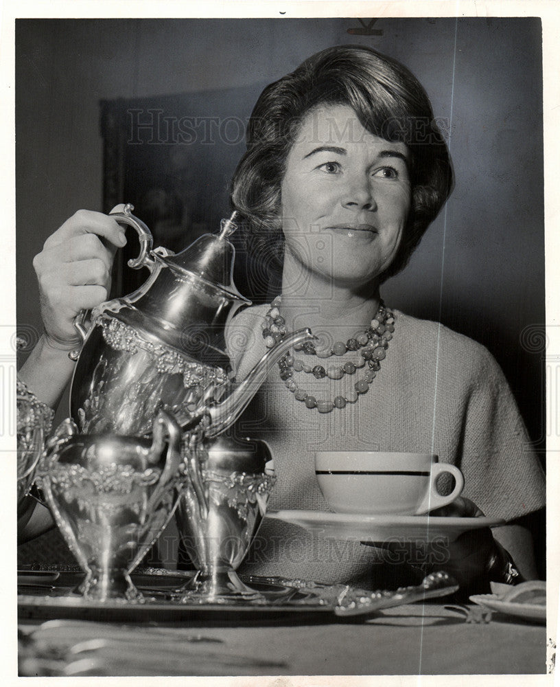 1962 Press Photo frances louise oberteuffer tea - Historic Images