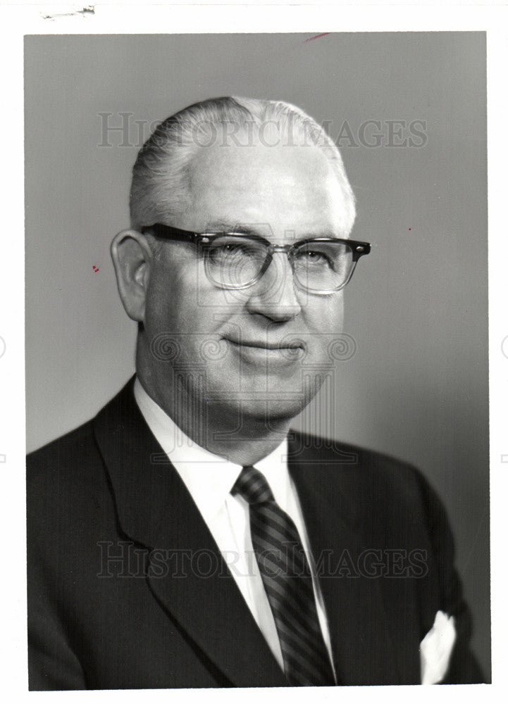 1976 Press Photo W.D. MacDonnell, Kelsey-Hayes Co. - Historic Images