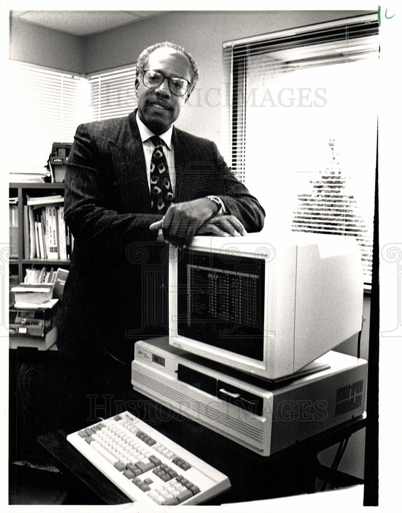 1989 Press Photo Philip Ingram president CG Enterprises - Historic Images