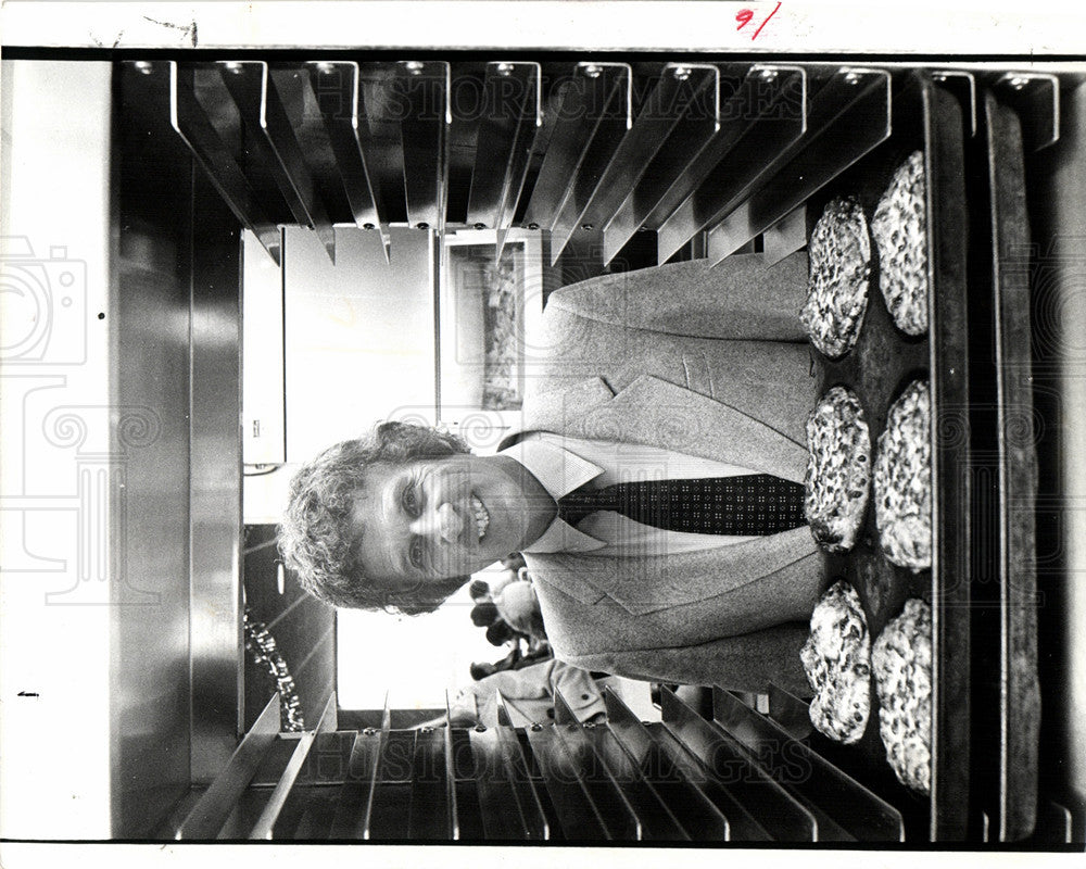 1984 Press Photo Michael Ilitch pizza - Historic Images