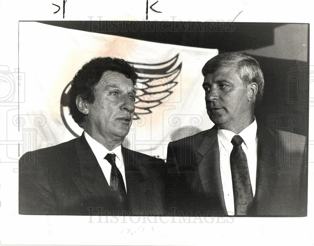 1990 Press Photo Mike Ilitch Bryan Murray Red Wings - Historic Images