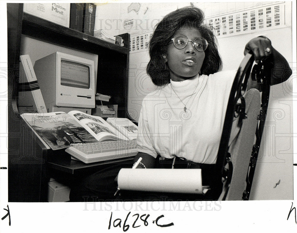 1990 Press Photo Lizzy Ikeji Friends For Africa Program - Historic Images