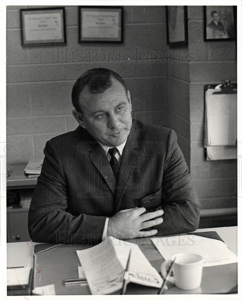 1964 Press Photo John Idzik, Football coach, - Historic Images