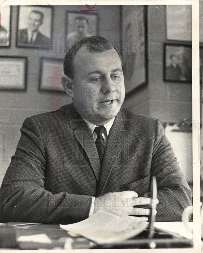 1964 Press Photo John Idzik Football Coach Detroit - Historic Images