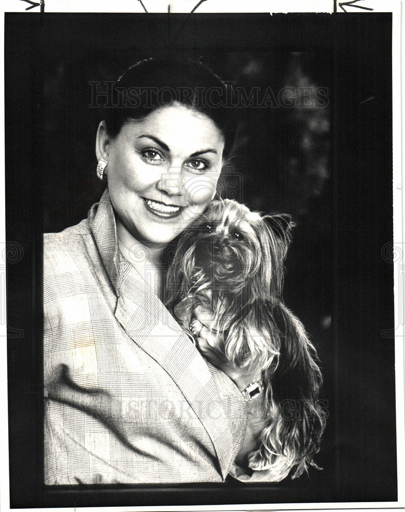 1988 Press Photo Peggy Iacocca Sassy Yorkshire Terrier - Historic Images