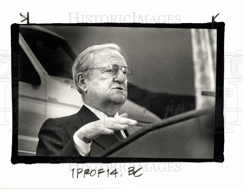 1990 Press Photo Lee  Iacocca Chrysler Chairman - Historic Images