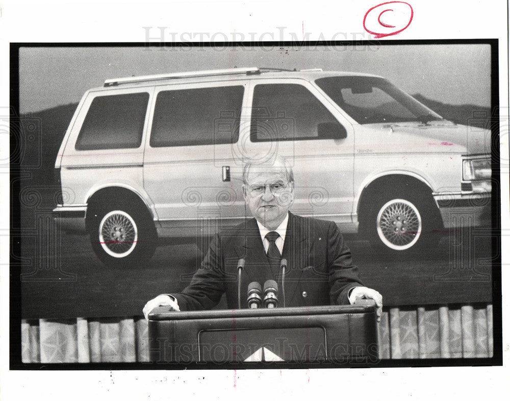 1990 Press Photo Chrysler Chairman Lee Iacocca - Historic Images