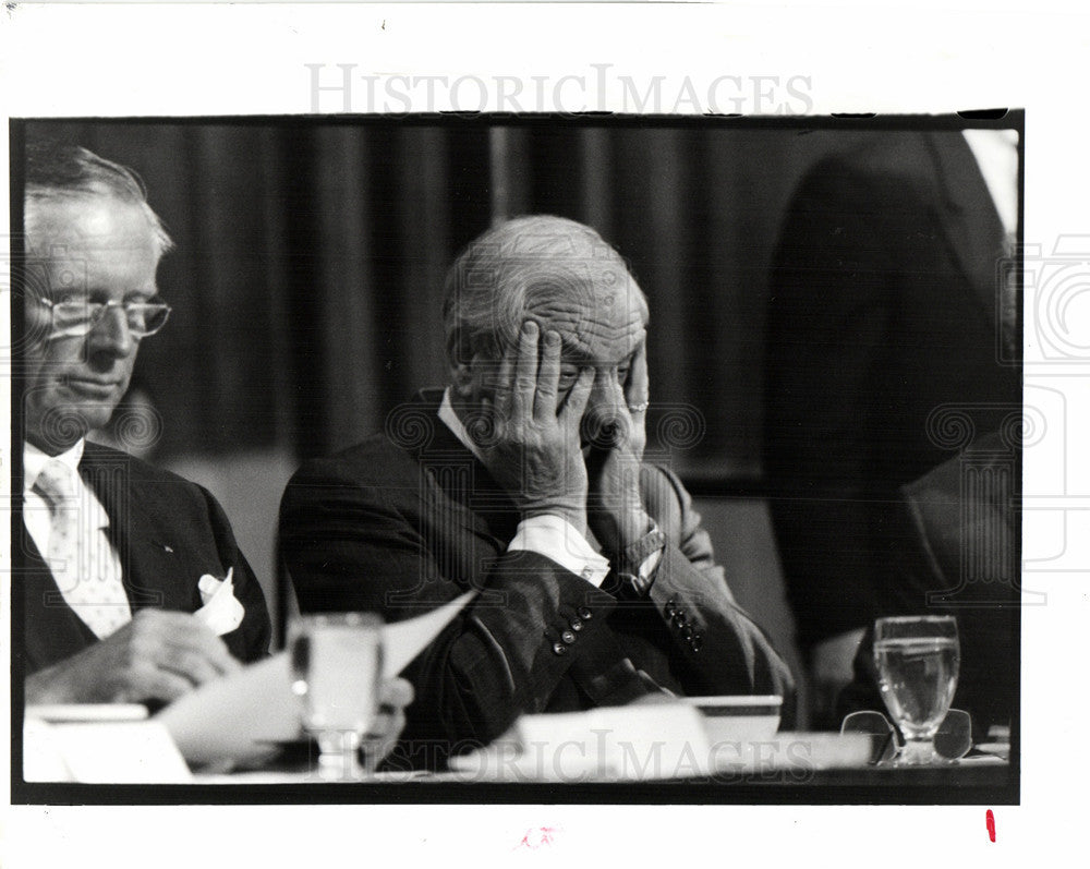 1992 Press Photo Lido Lee Iacocca Chrysler Corporation - Historic Images