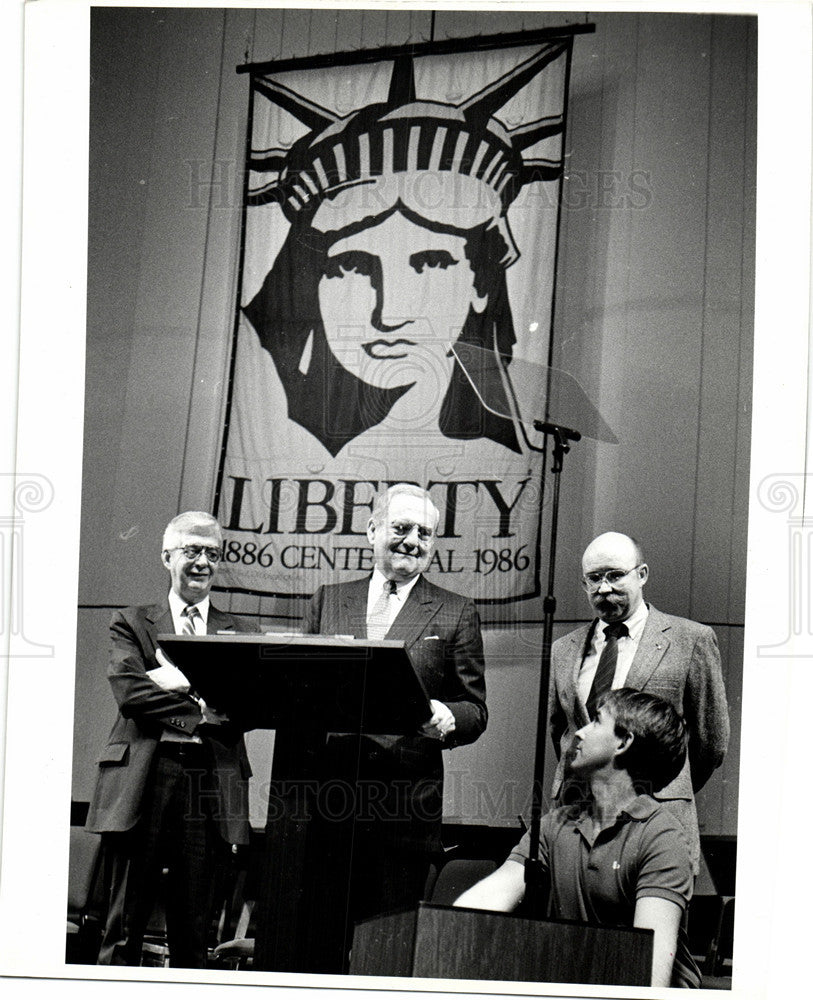 1985 Press Photo Detroit Lee Iacocca Chrysler President - Historic Images