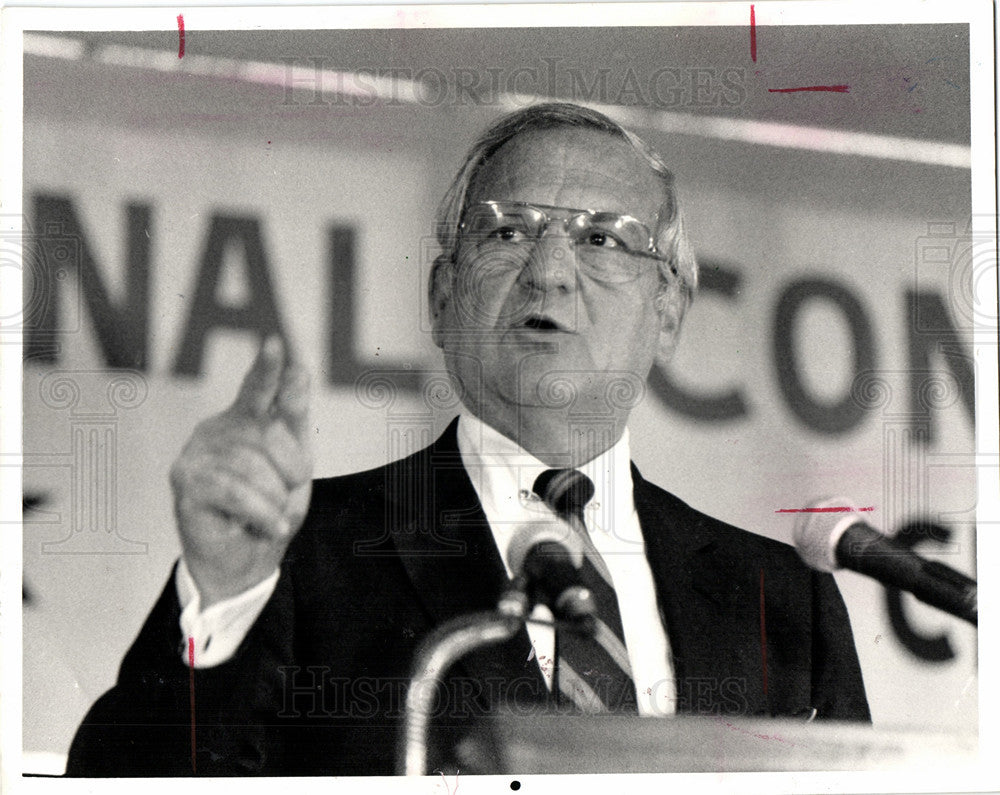 1983 Press Photo Lee Iacocca Chrysler Chairman business - Historic Images