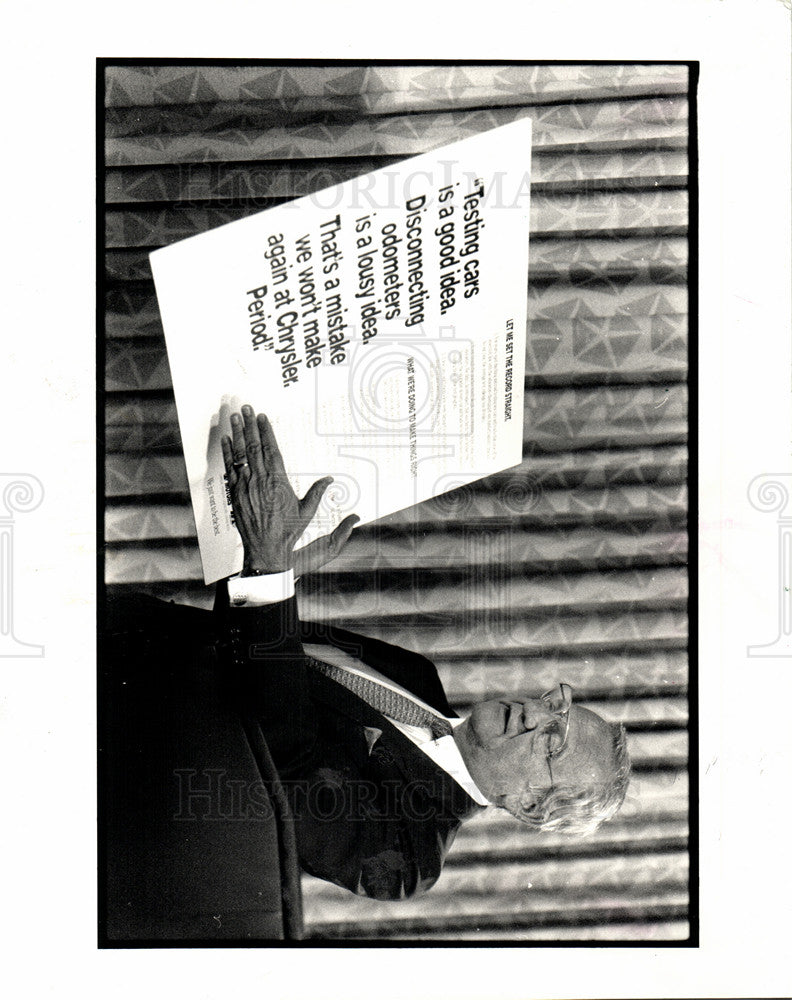 1987 Press Photo Lee Iacocca CEO Chrysler Businessman - Historic Images