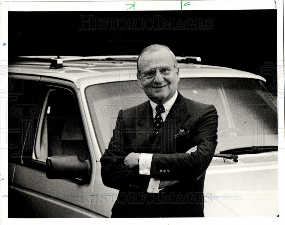 1986 Press Photo Lee lacocca Chrysler product Plymouth - Historic Images