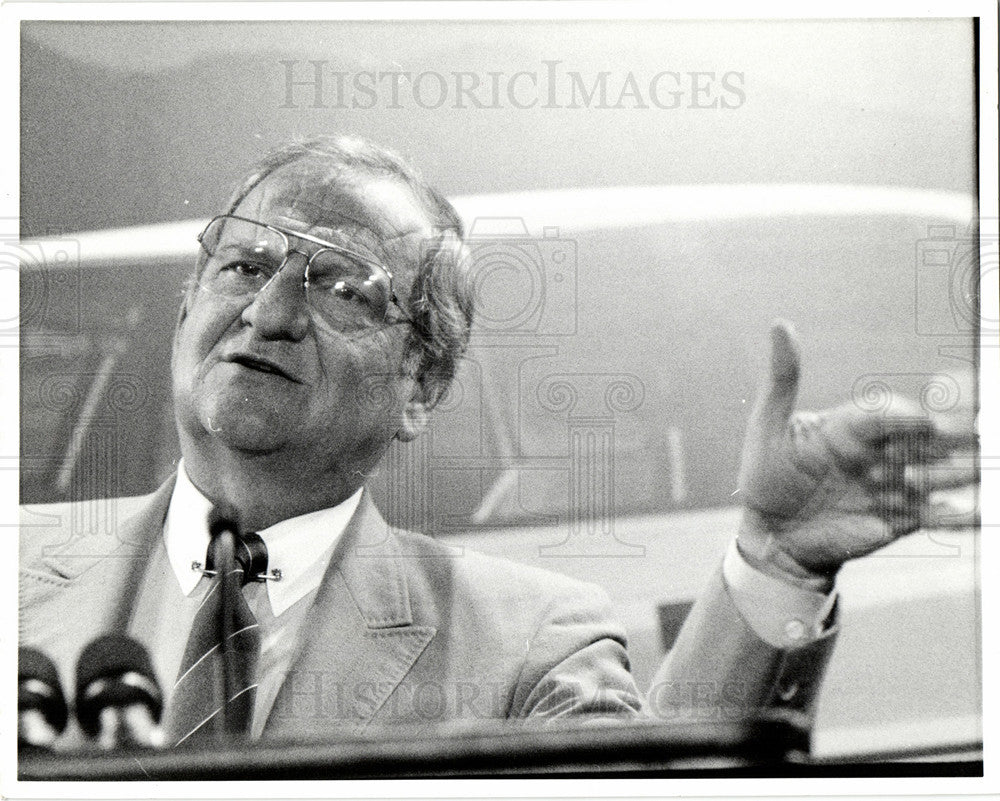 1985 Press Photo  Lee Iacocca Ford - Historic Images