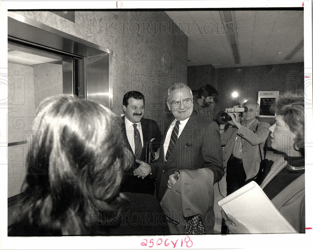 1987 Press Photo Lee Iacocca Chrysler CEO Businessman - Historic Images