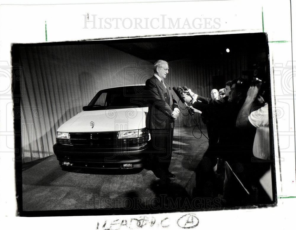 1990 Press Photo Lee Iacocca Chrysler CEO Businessman - Historic Images
