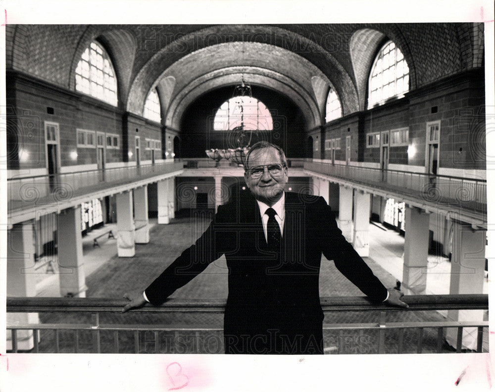 1989 Press Photo Lee Iacocca Great Hall - Historic Images