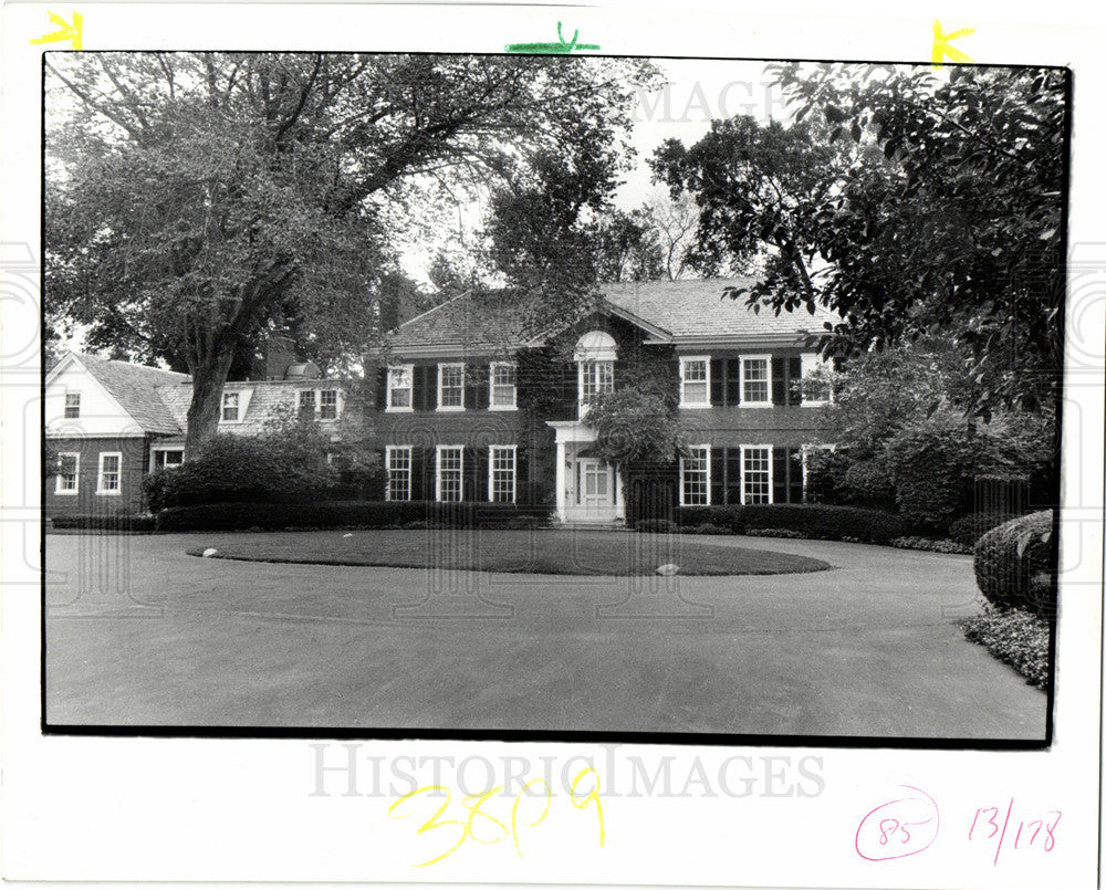 1986 Press Photo Ford home Lee Iacocca former chairman - Historic Images