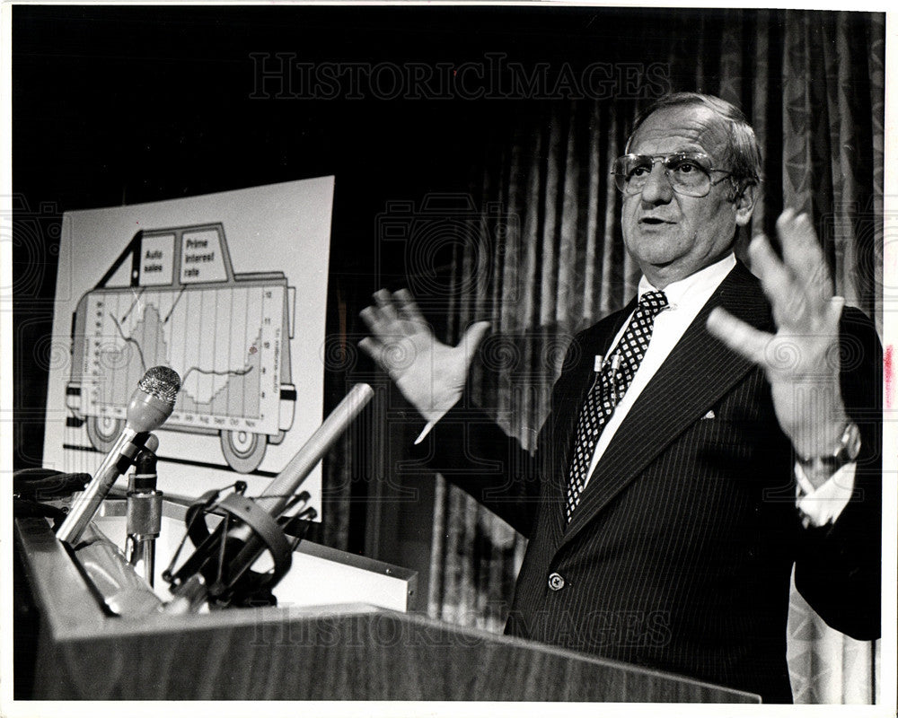 1988 Press Photo Lee Iacocca Chrysler Corporation CEO - Historic Images