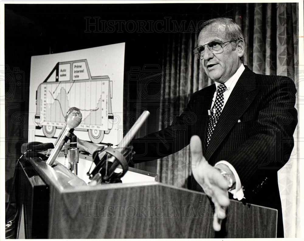 1985 Press Photo Lee Iacocca Chrysler Corporation CEO - Historic Images