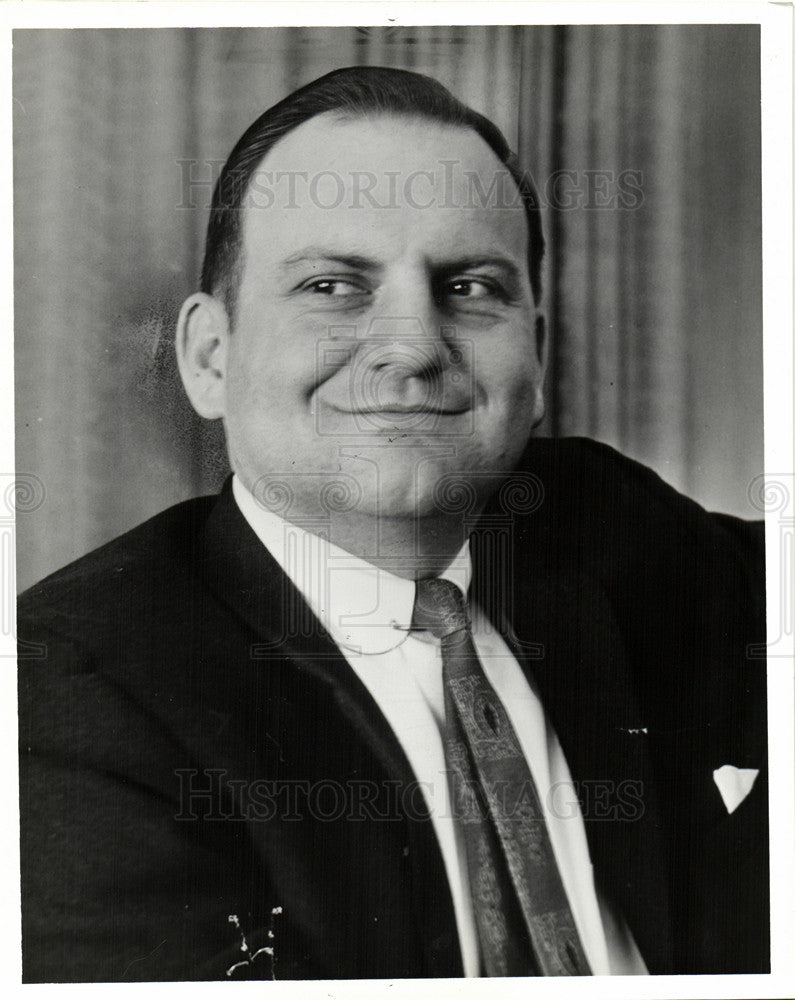 1985 Press Photo Lee Iacocca Chrysler CEO president - Historic Images