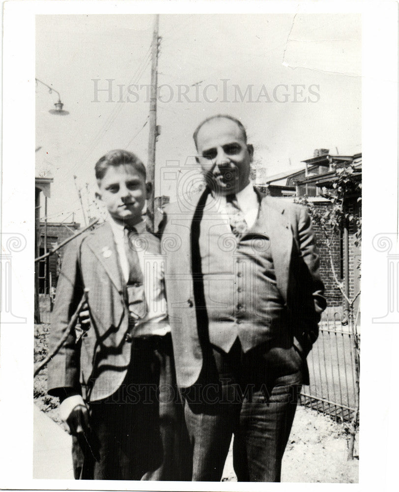 1985 Press Photo Lee Iacocca Chrysler president CEO - Historic Images