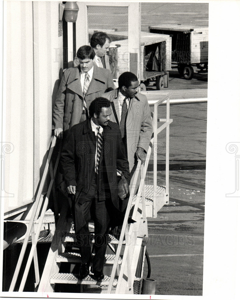 1984 Press Photo Jesse Jackson Detroit Airport - Historic Images