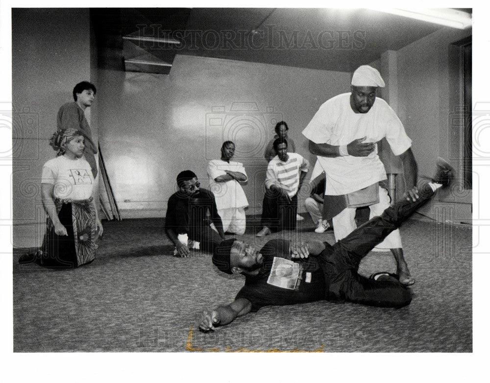 1989 Press Photo Kilindi Iyi African Martial arts - Historic Images