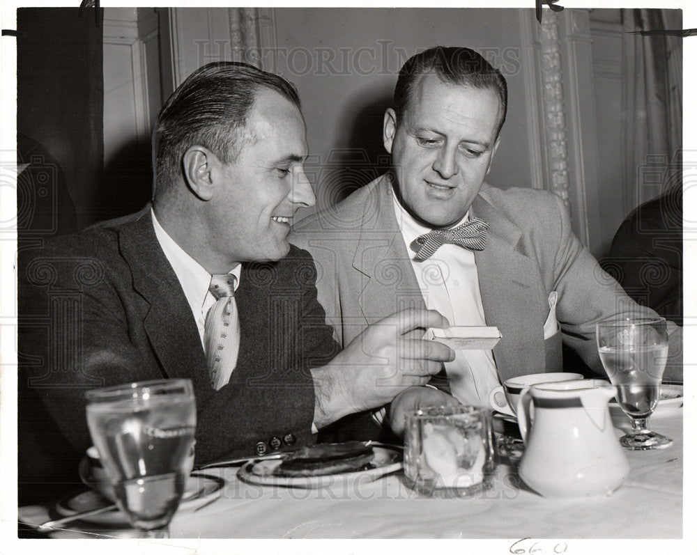 1952 Press Photo Tommy Ivan Lynn Patric Detroit hockey - Historic Images