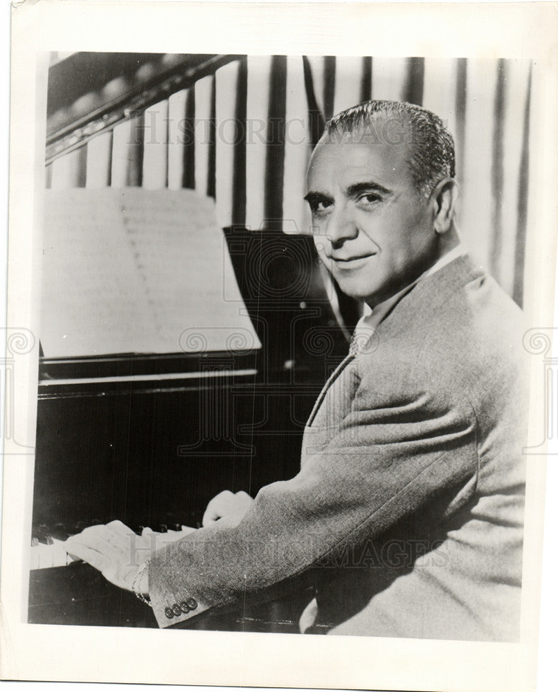 1952 Press Photo  Detroit Piano Player - Historic Images