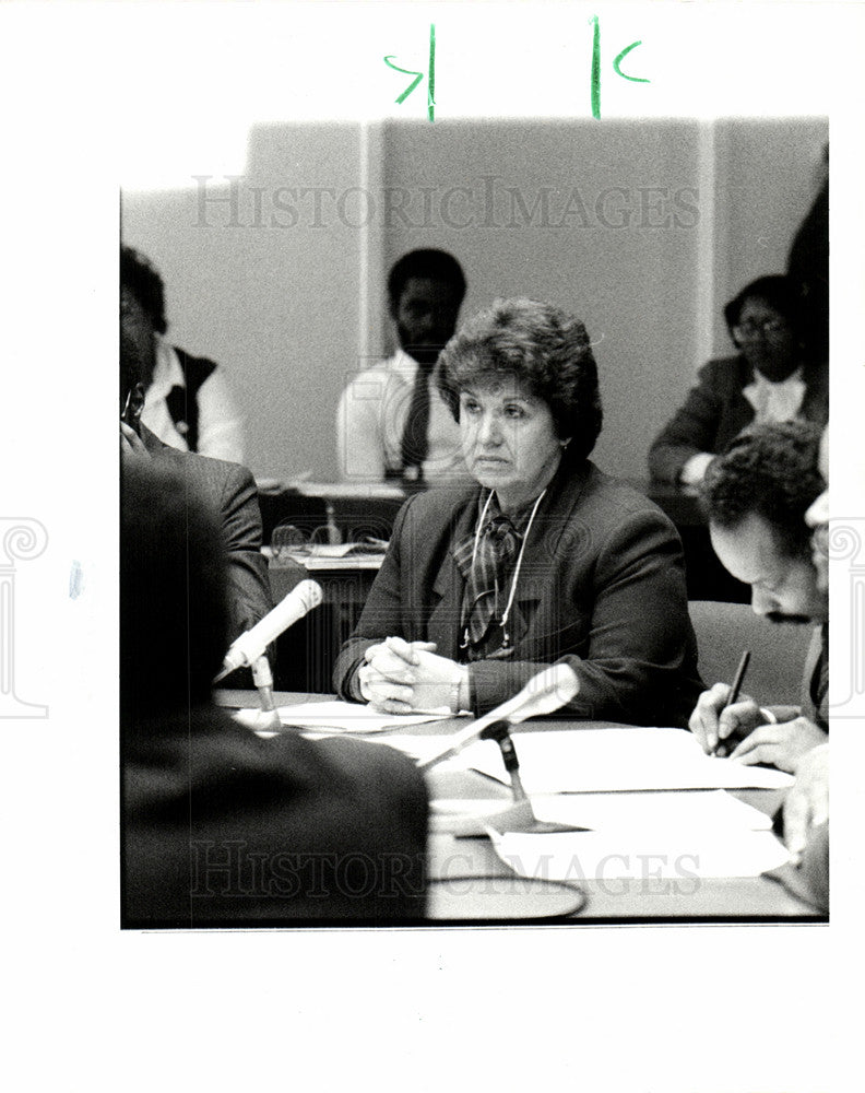 1986 Press Photo Helen Irving Parking Director - Historic Images