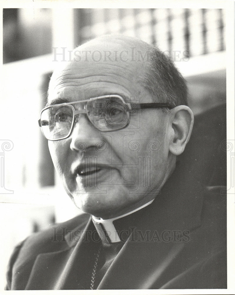 1969 Press Photo  Detroit Priest @ His Desk - Historic Images