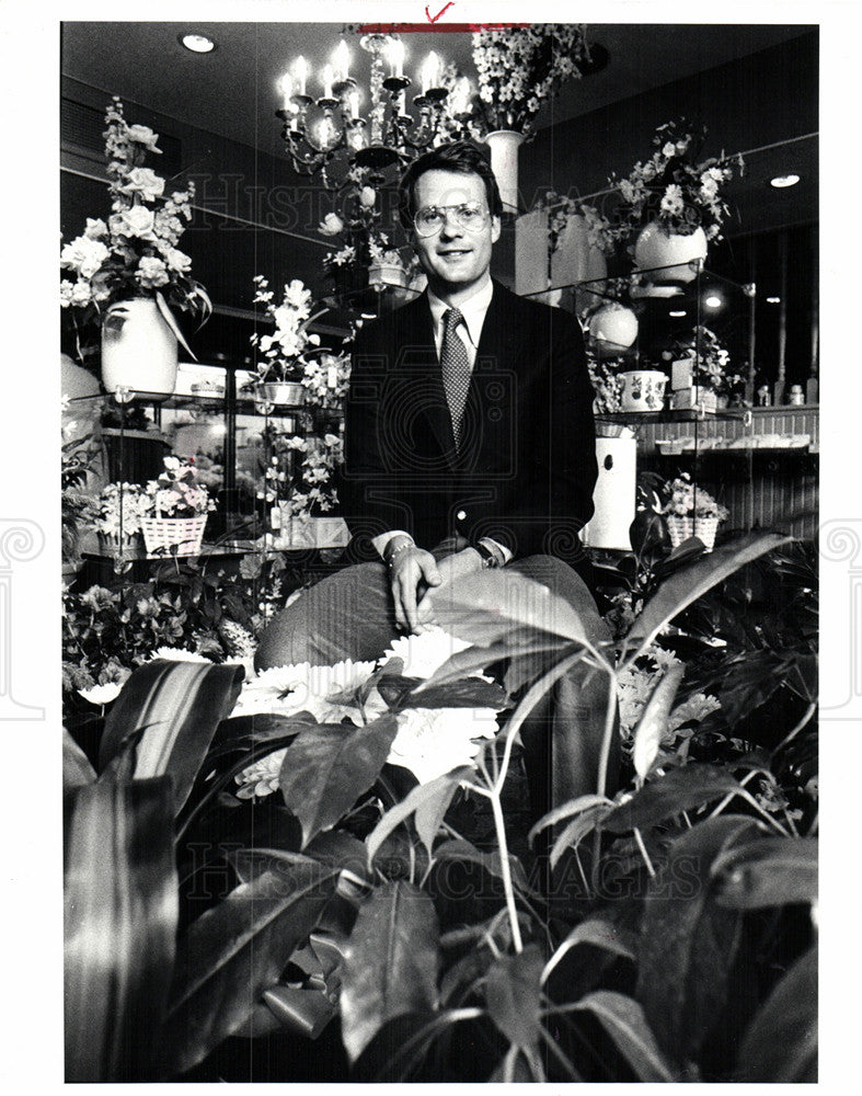 1983 Press Photo Harold Jacobsen, Jacobsen Flower Inc - Historic Images