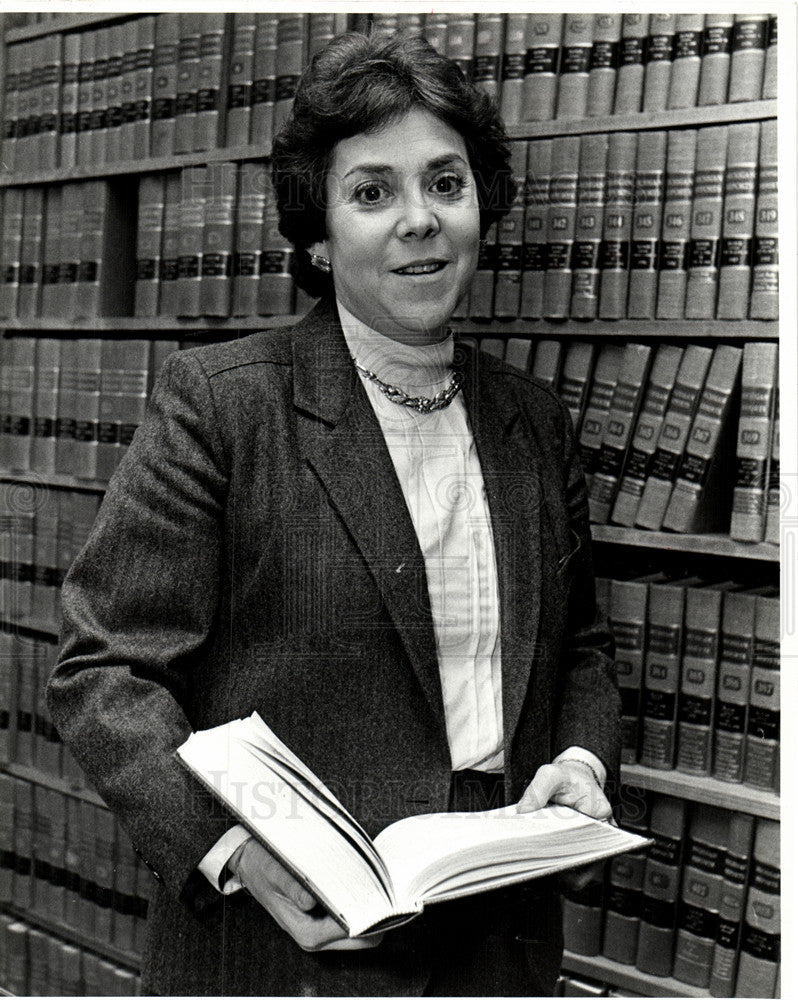 1985 Press Photo lawbooks songbooks  Lori Jacobs - Historic Images