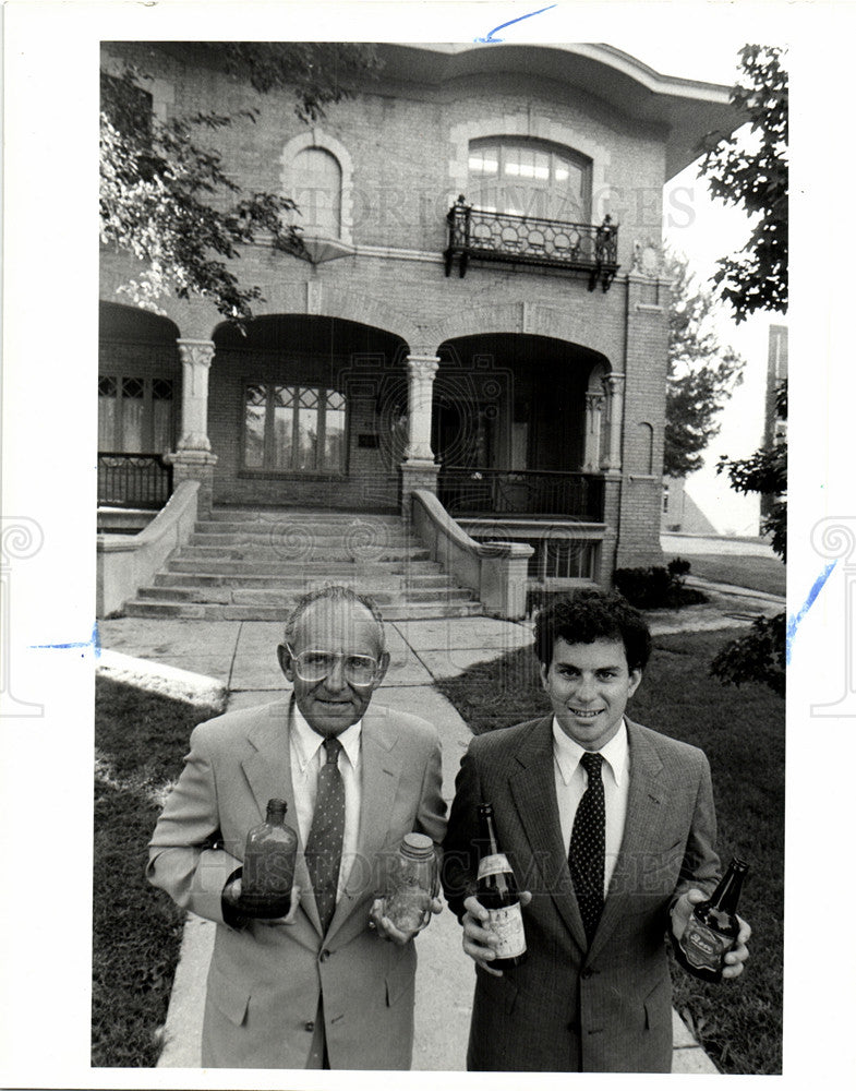 1985 Press Photo Martin Joel Max Jacob antique glass - Historic Images