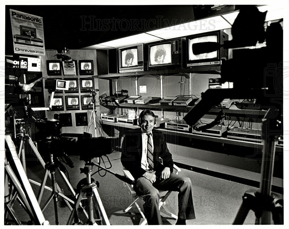 1984 Press Photo Robert James - Historic Images